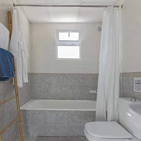 Fantastic 2-bed Close To The Sandy Beach Apartment *