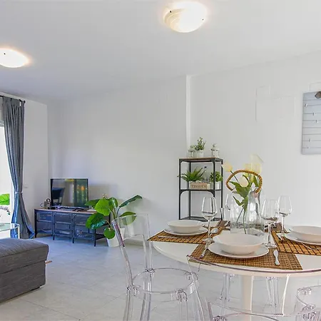 Fantastic 2-bed Close To The Sandy Beach Apartment