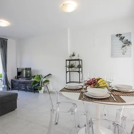 Fantastic 2-bed Close To The Sandy Beach Denia